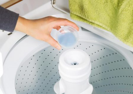 Where to pour liquid powder in the washing machine